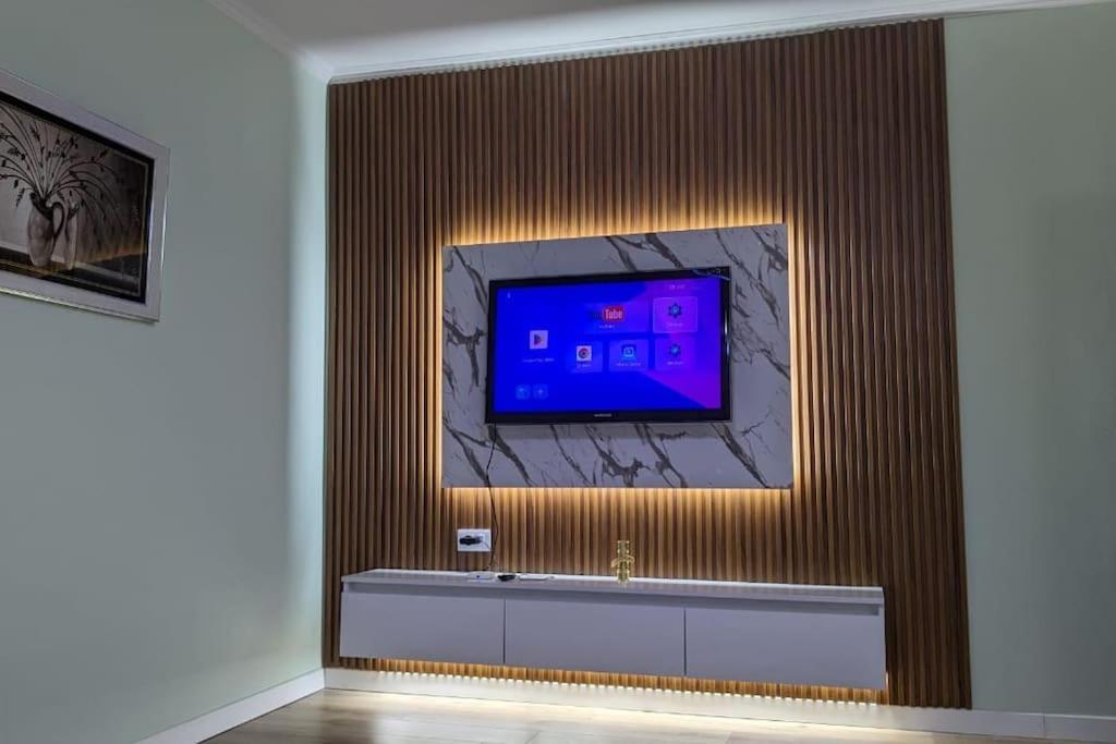 Apartment Spacious Modern Close To Centre - Rruga At Zef Valentini, Block 20, 2nd Floor